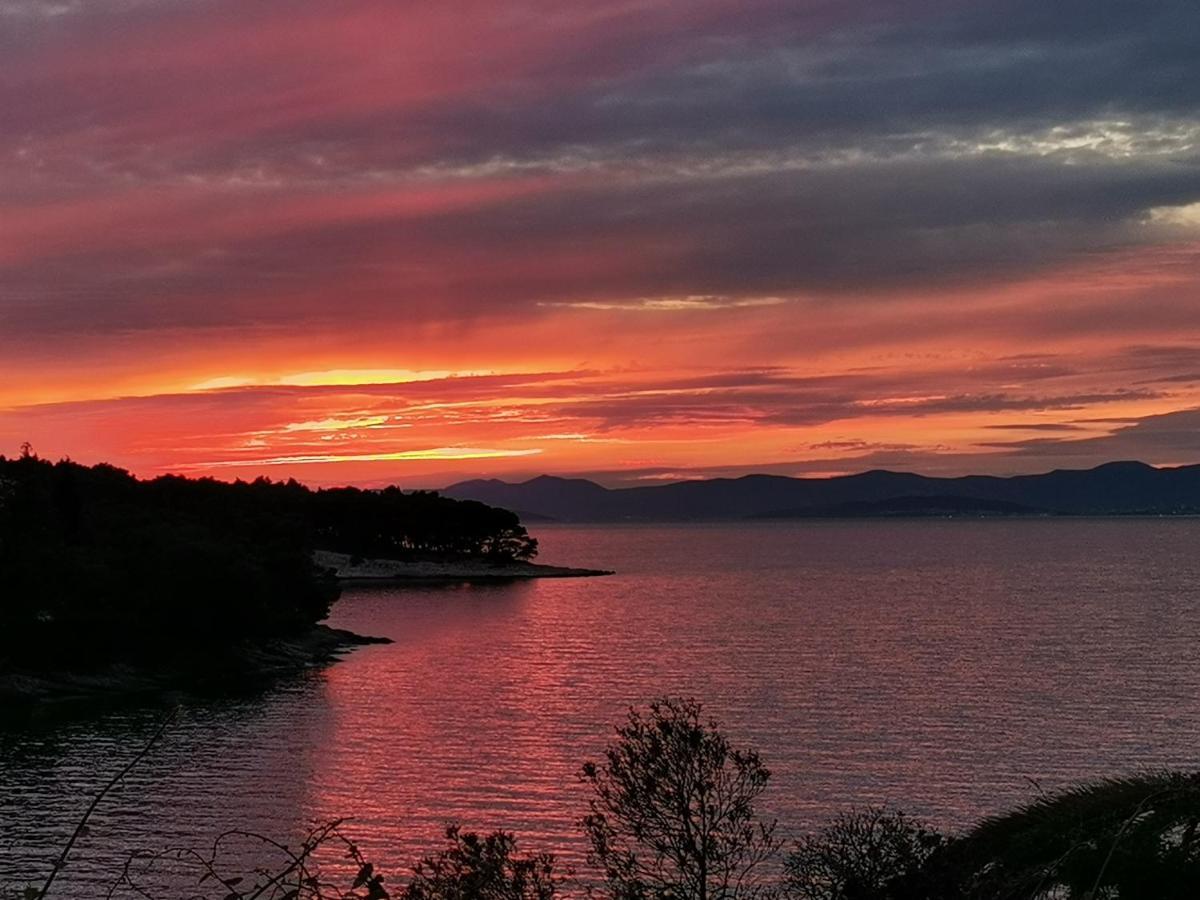 Sunset By The Sea Apartment Splitska Exterior photo