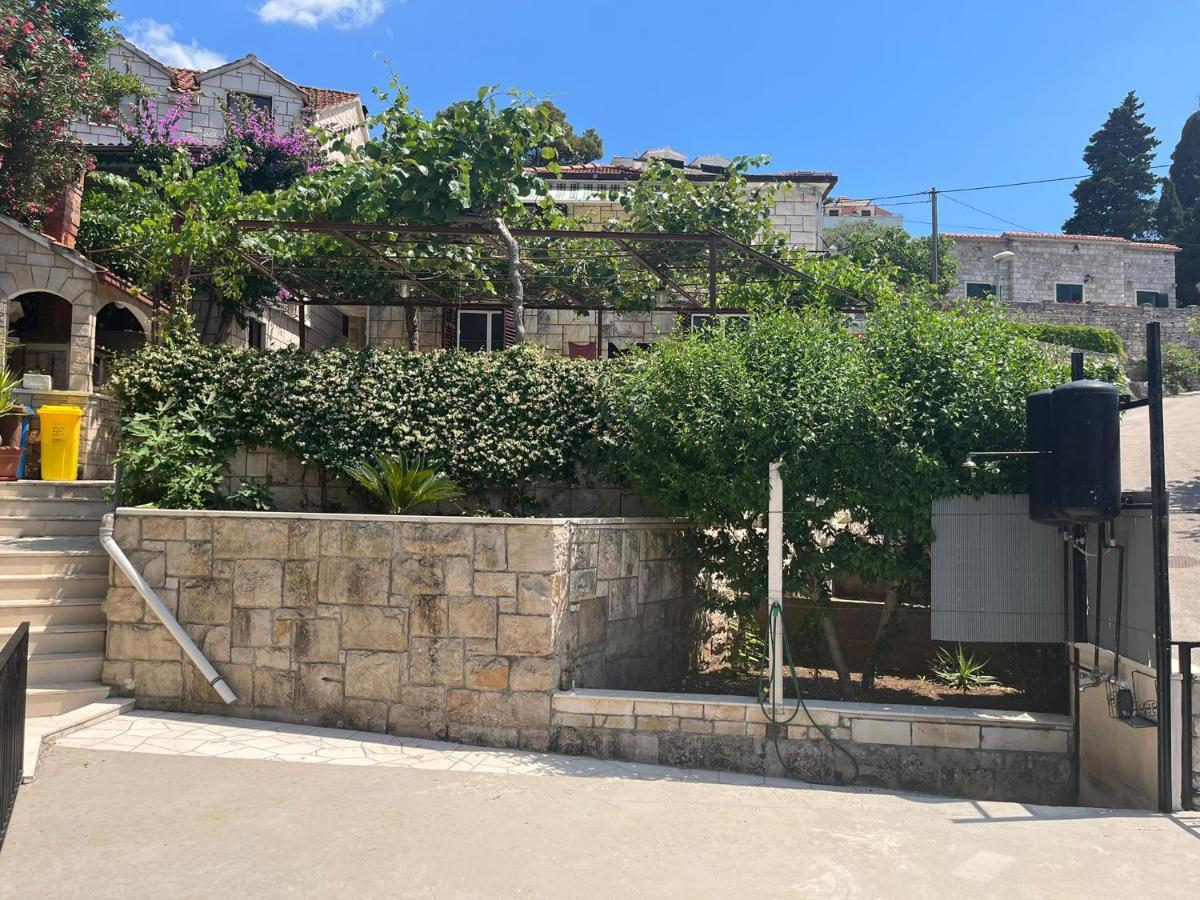 Sunset By The Sea Apartment Splitska Exterior photo