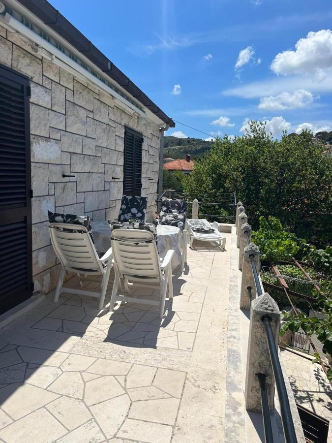 Sunset By The Sea Apartment Splitska Exterior photo